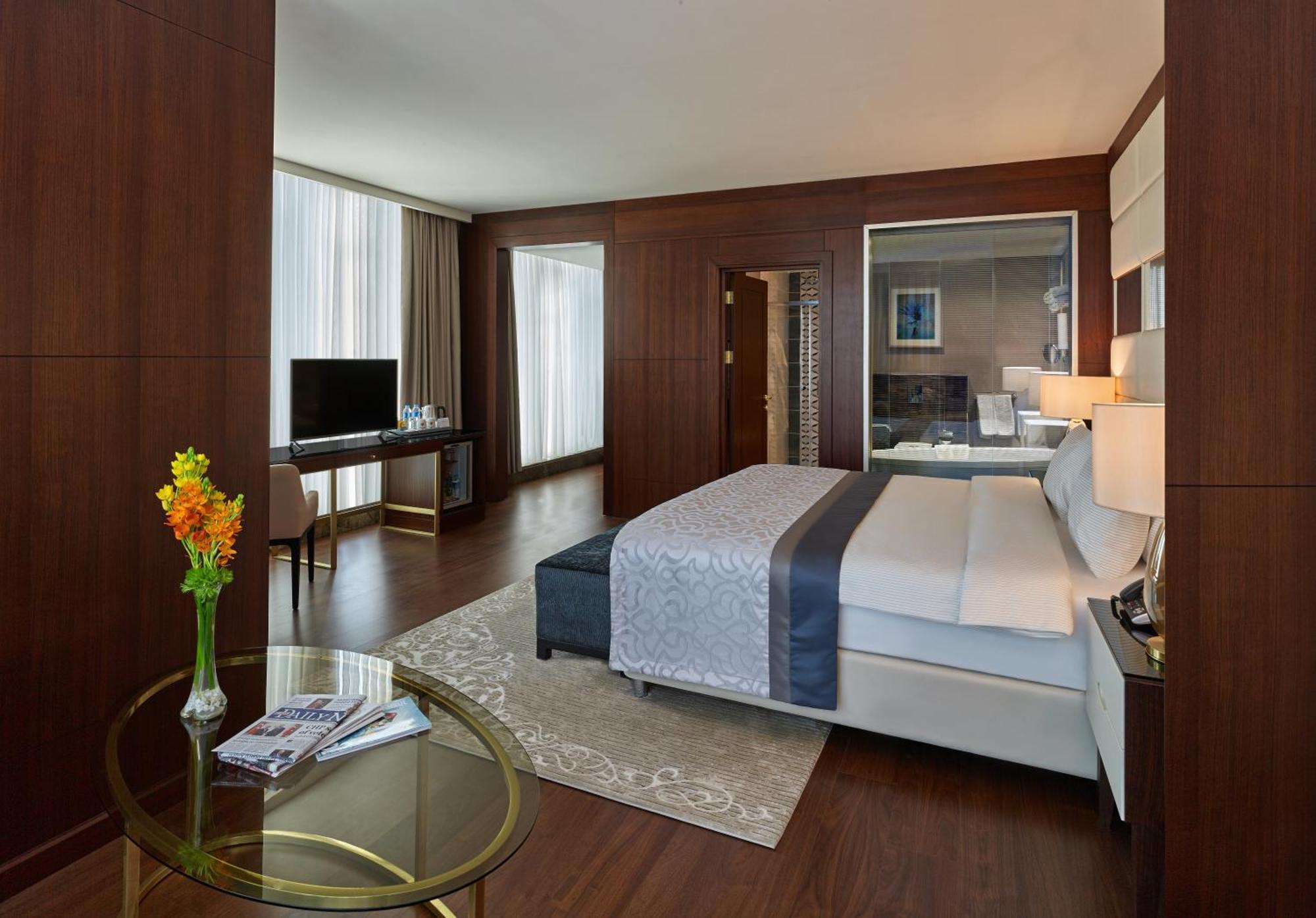 Suite King Size Bed,442595262:JPEG